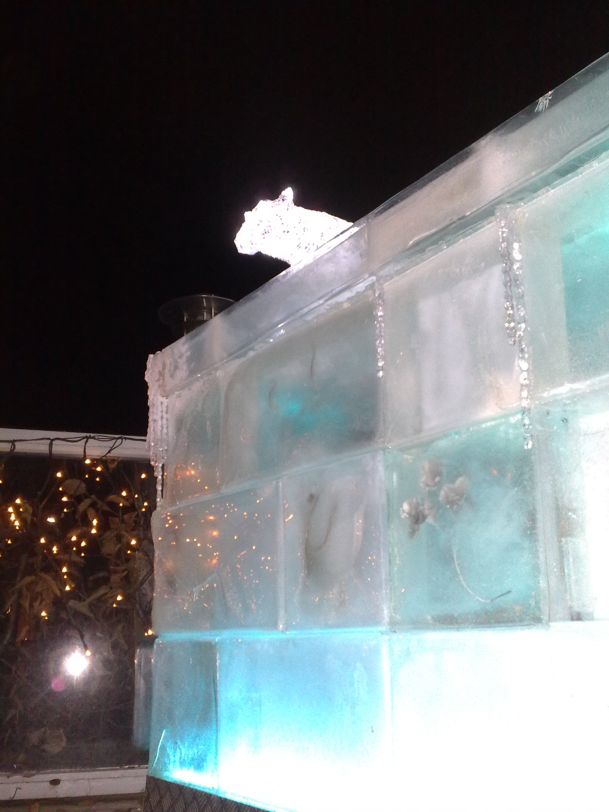 Showtheke "Eisbar" mit LED Beleuchtung, aus Arcylglas, 2m