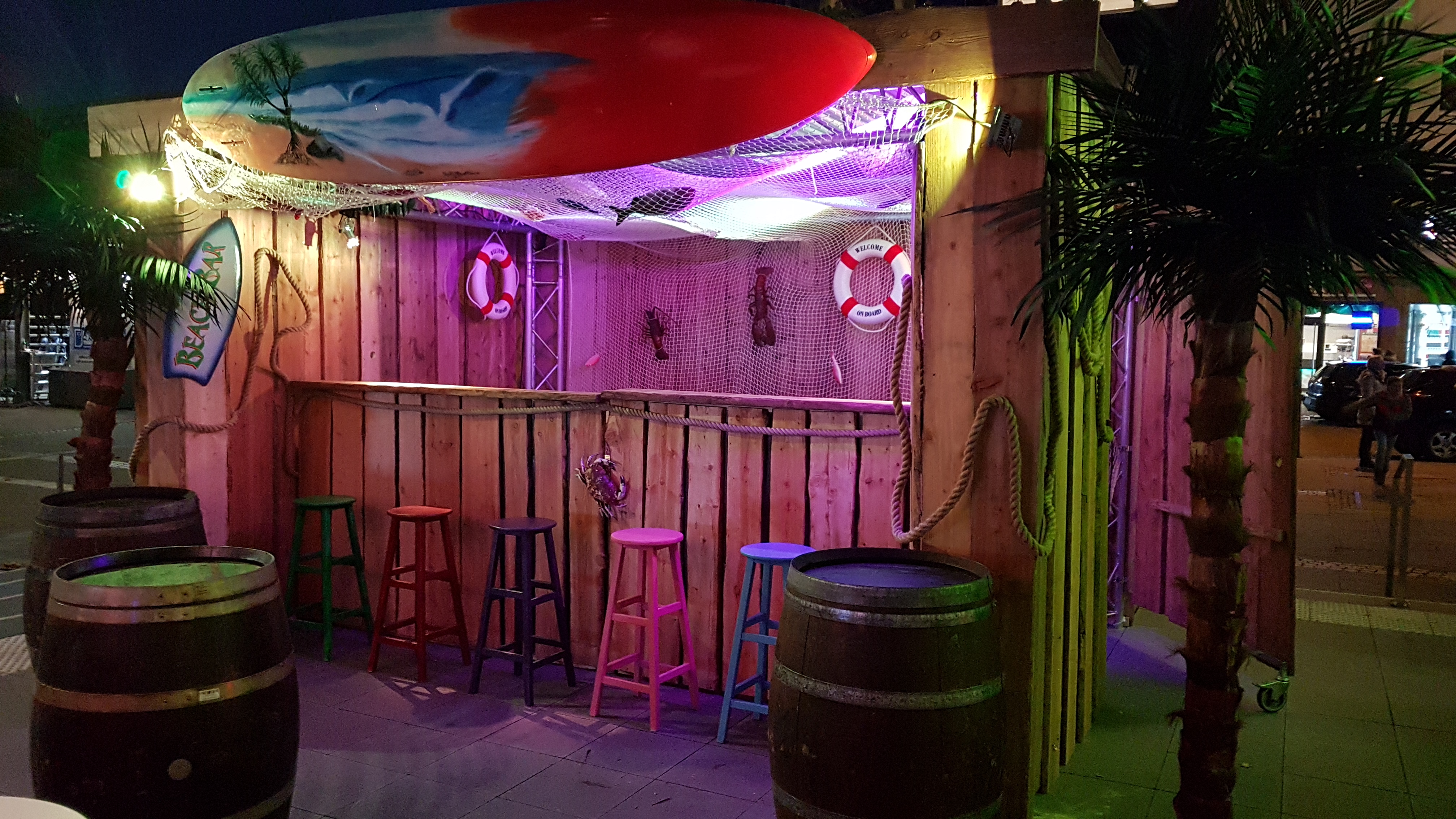 Grillstand 3 x4m mit Blechdach und Ausgabetheken